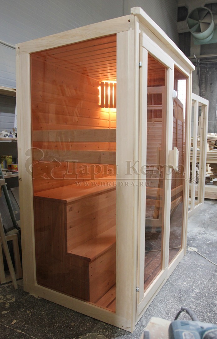 Двухместная финская сауна кабина из кедра и липы с электрокаменкой